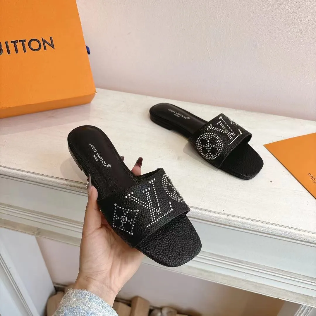 👟👟Ex-factory price 360👟👟 2025Lv rivet series slippers 35-43 available in seven colors